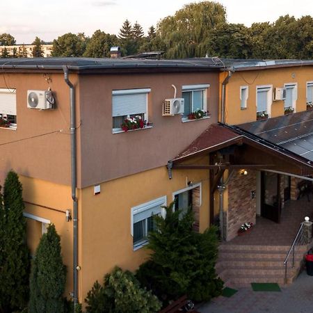 Hotel Tranzit Odorheiu Secuiesc Exteriér fotografie
