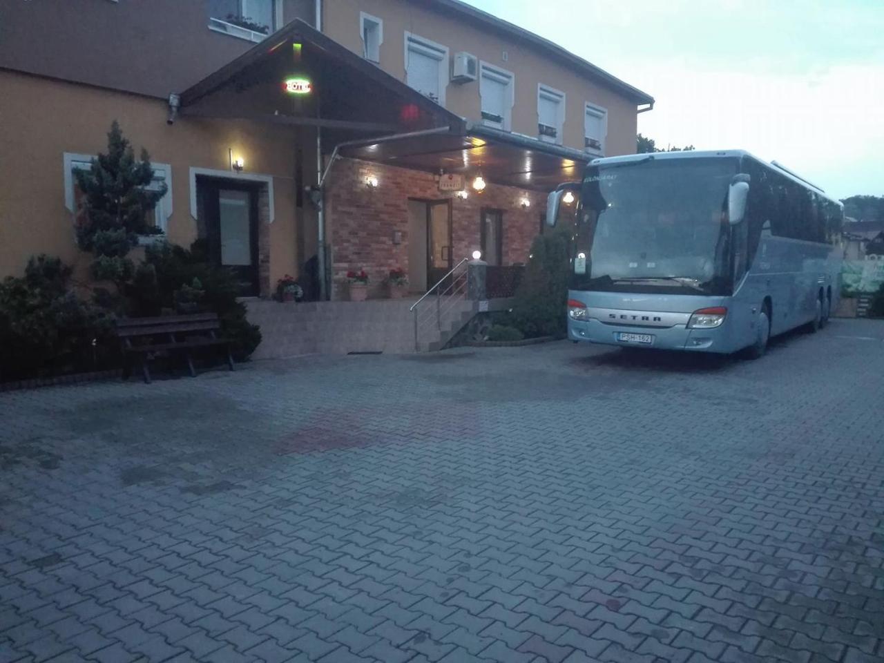 Hotel Tranzit Odorheiu Secuiesc Exteriér fotografie